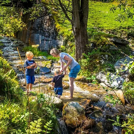 مزرعة للإقامة Bio Bauernhof Schweizerhof باد هوفغاستين